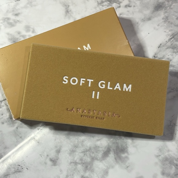 Anastasia Beverly Hills Soft Glam II Mini Palette - Picture 4 of 7